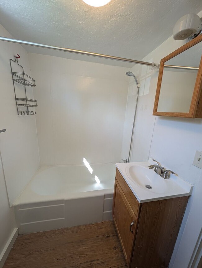 Building Photo - AAJ903