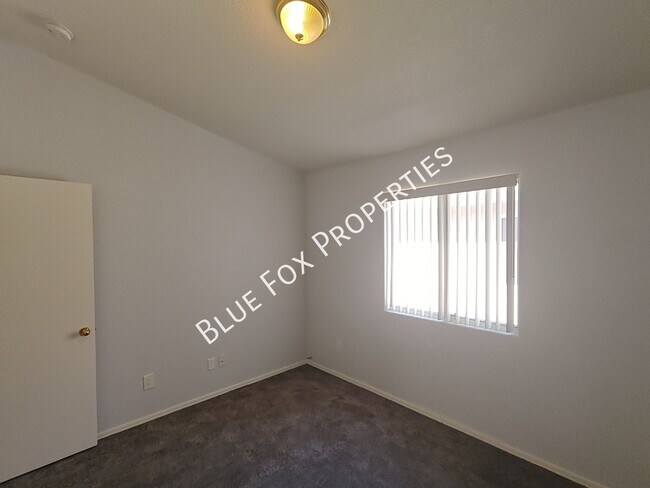 Building Photo - 7960 S Lennox Ln