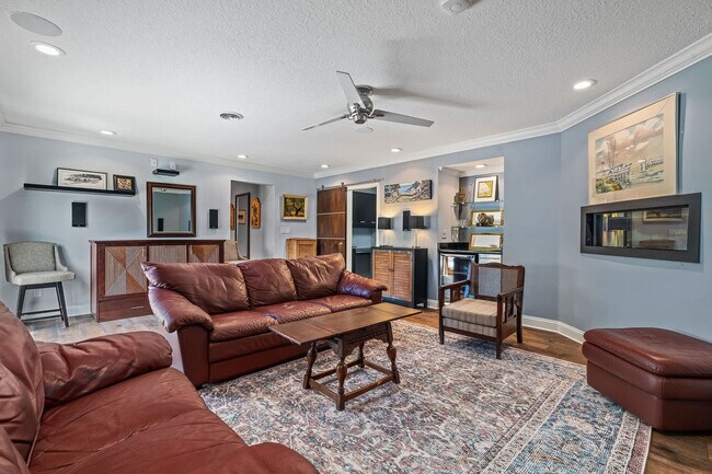 Building Photo - 430 Arricola Ave