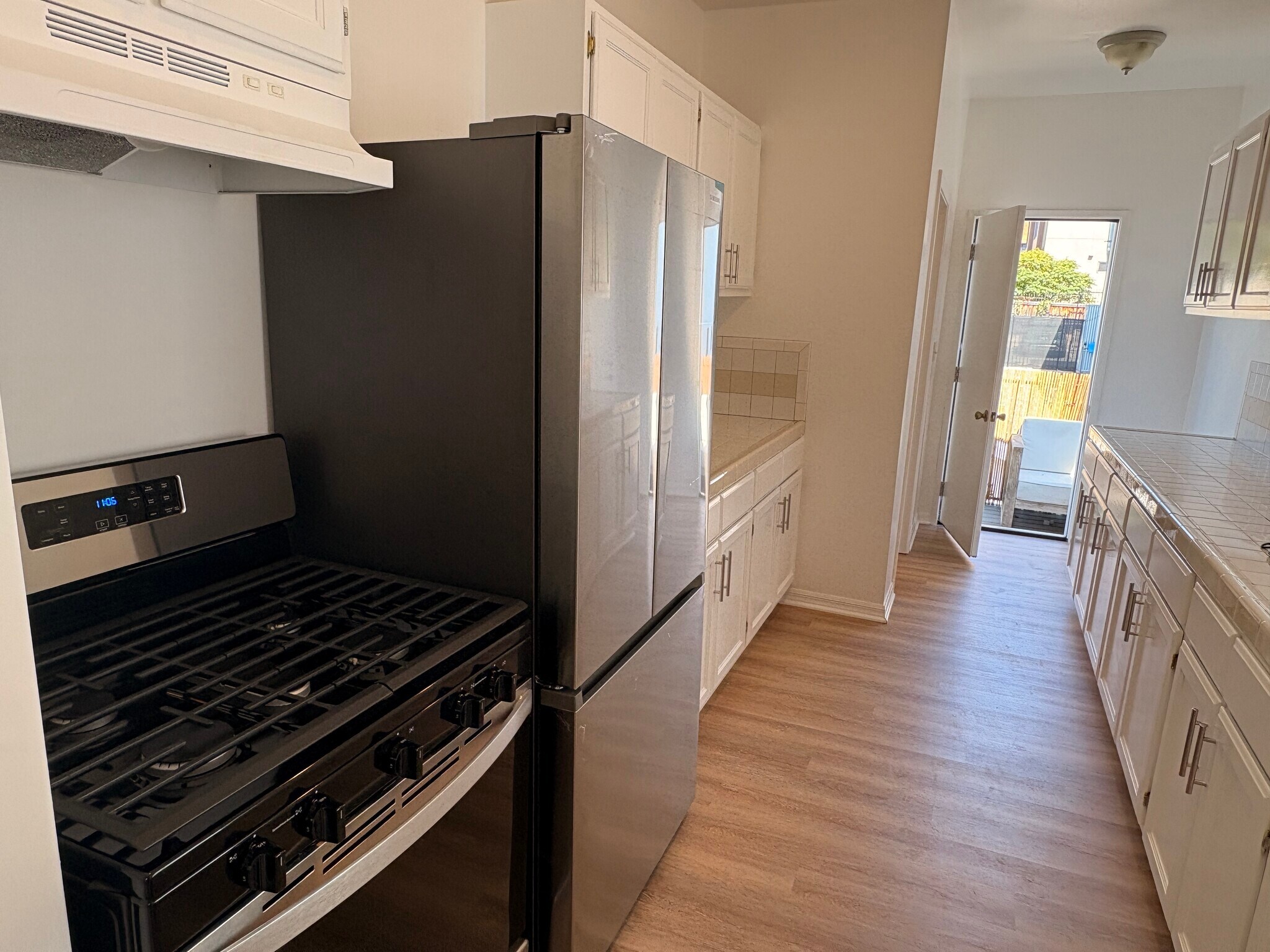 New appliances - 1631 1/2 Morton Ave