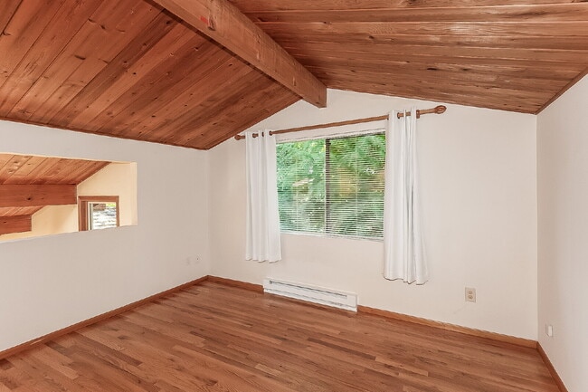 Building Photo - Charming Enatai Craftsman Near Lake Washington – 3BR/2BA- AVAILABLE NOW!