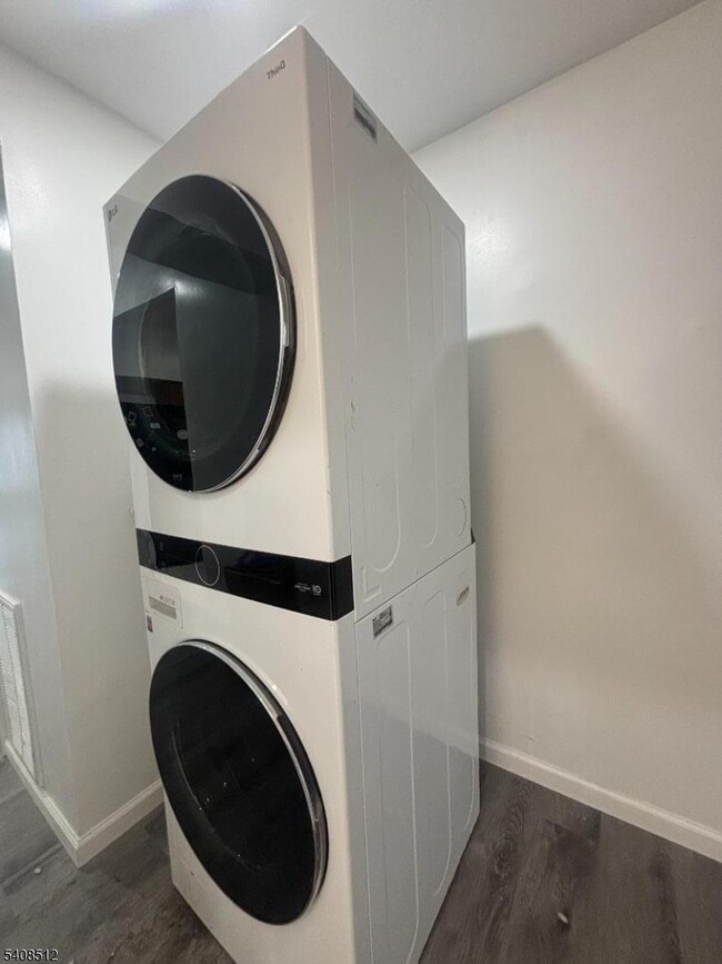 Building Photo - 48 1/2 3rd St