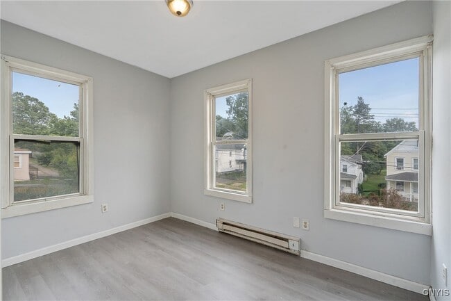 Building Photo - 117 W Schuyler St