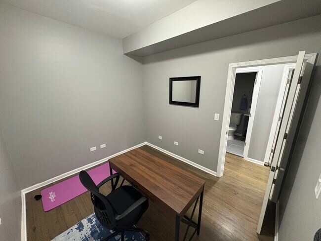 Building Photo - 1755 E 72nd St