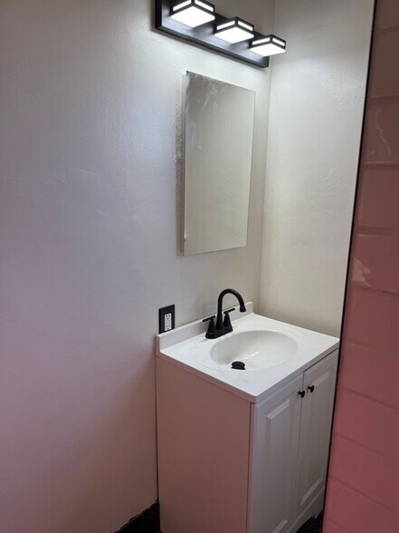 Building Photo - 3311 1/2 West 78th Street