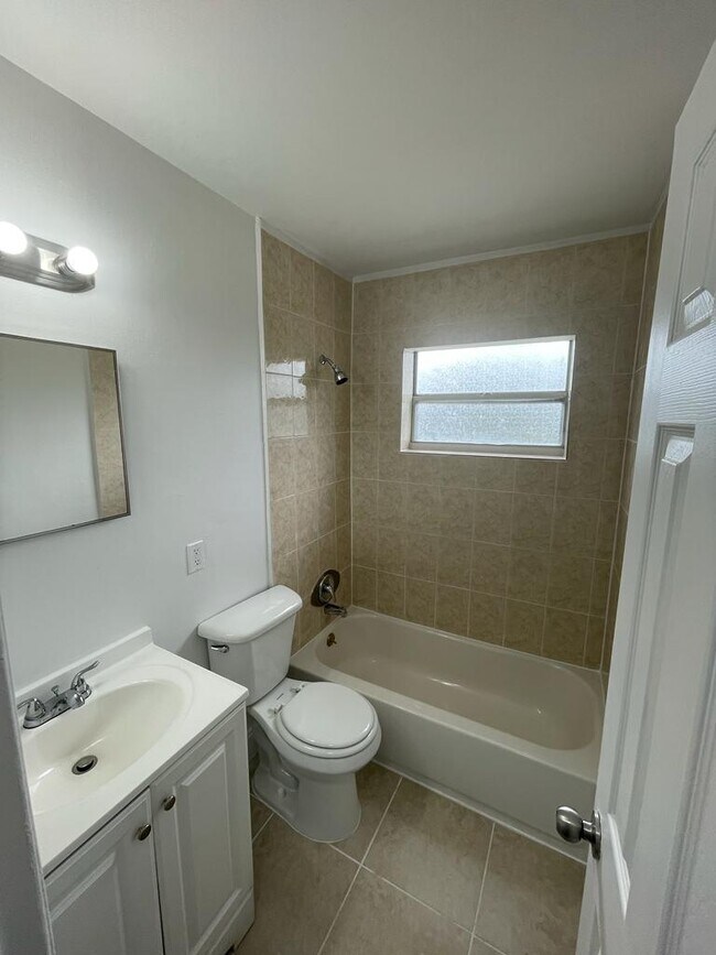 Building Photo - 1730 SW 64th Terrace