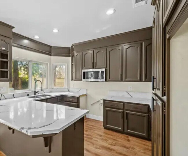 Building Photo - Single Family Home