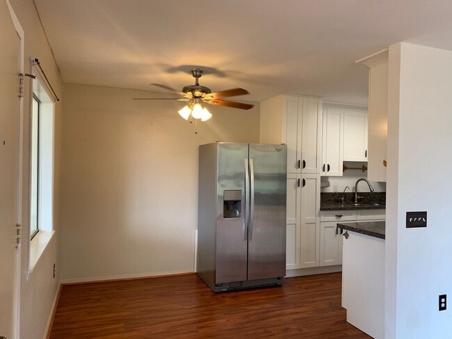 Primary Photo - 2 bed 1 bath with 2 assigned parking in Ma...