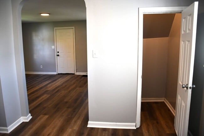 Building Photo - NEW LISTING!!! 3 Bedroom House - MOVE IN SPECIAL