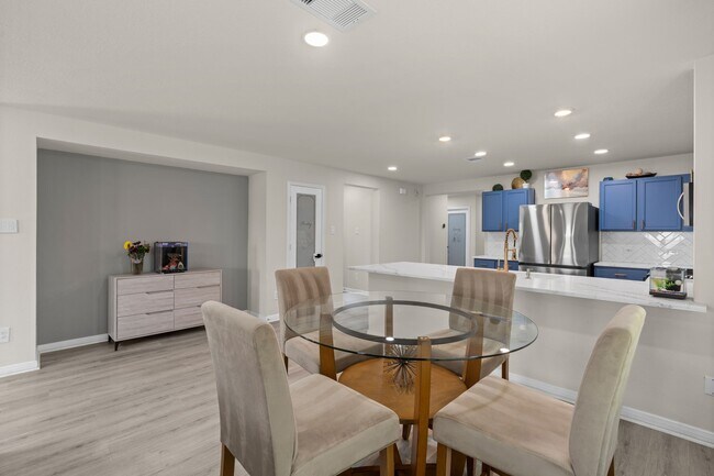 Building Photo - 10433 Russell Pines Dr