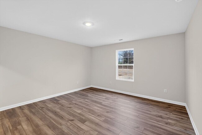 Building Photo - Spacious 5BR House in Statesville