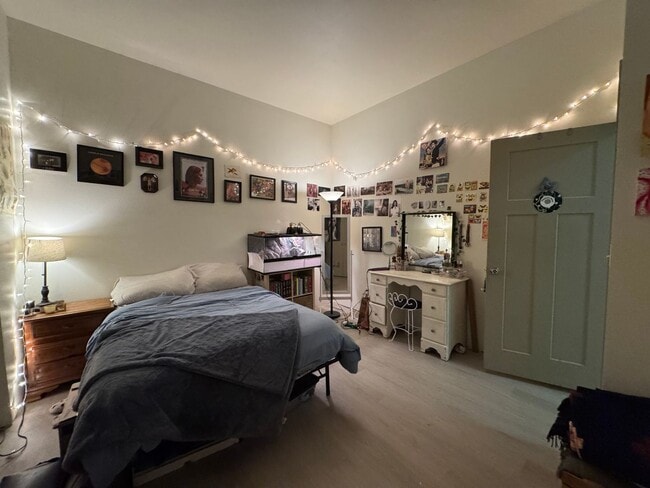 Building Photo - 7 Bed 2.5 Bath House - Near WWU