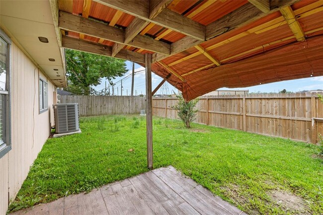 Building Photo - 22142 Pearl Lake Dr