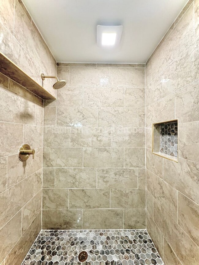 Building Photo - 908 Pinecrest Cove