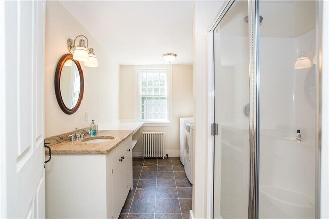 Building Photo - 15 Snell Rd