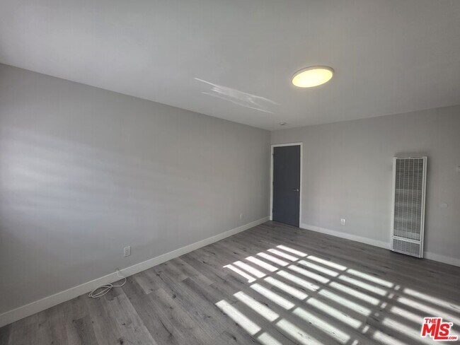 Building Photo - 1505 Cochran Ave