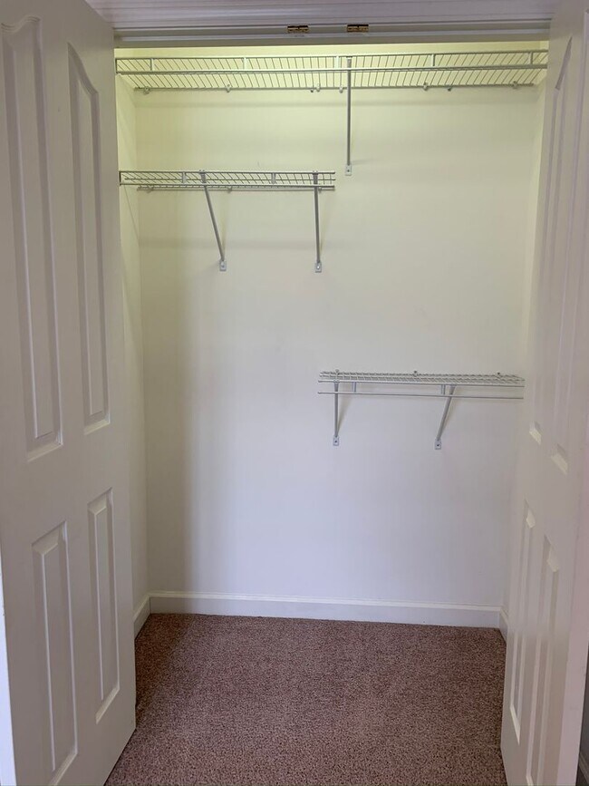 Building Photo - 173 Clusters Cir