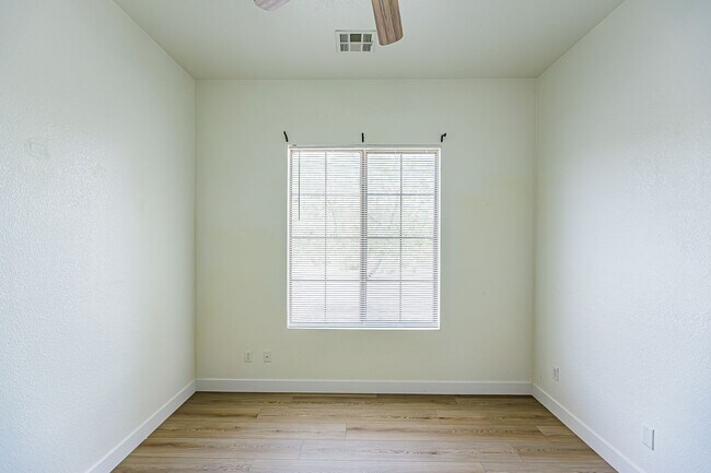 Building Photo - 1 Story home located in Southern Highlands