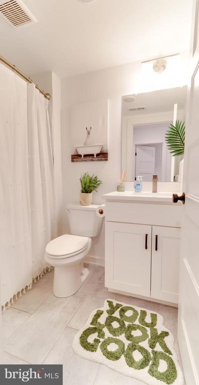 Building Photo - 1206 N Orianna St