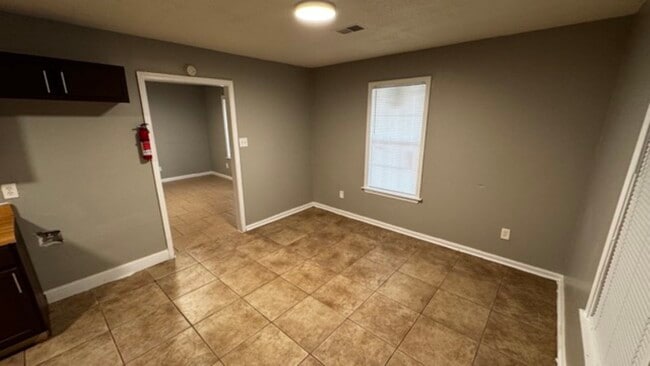 Building Photo - 1496 Oakwood St