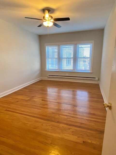 Building Photo - 3917 N Southport Ave