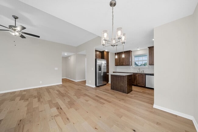 Building Photo - Pet Friendly Three Bedroom!