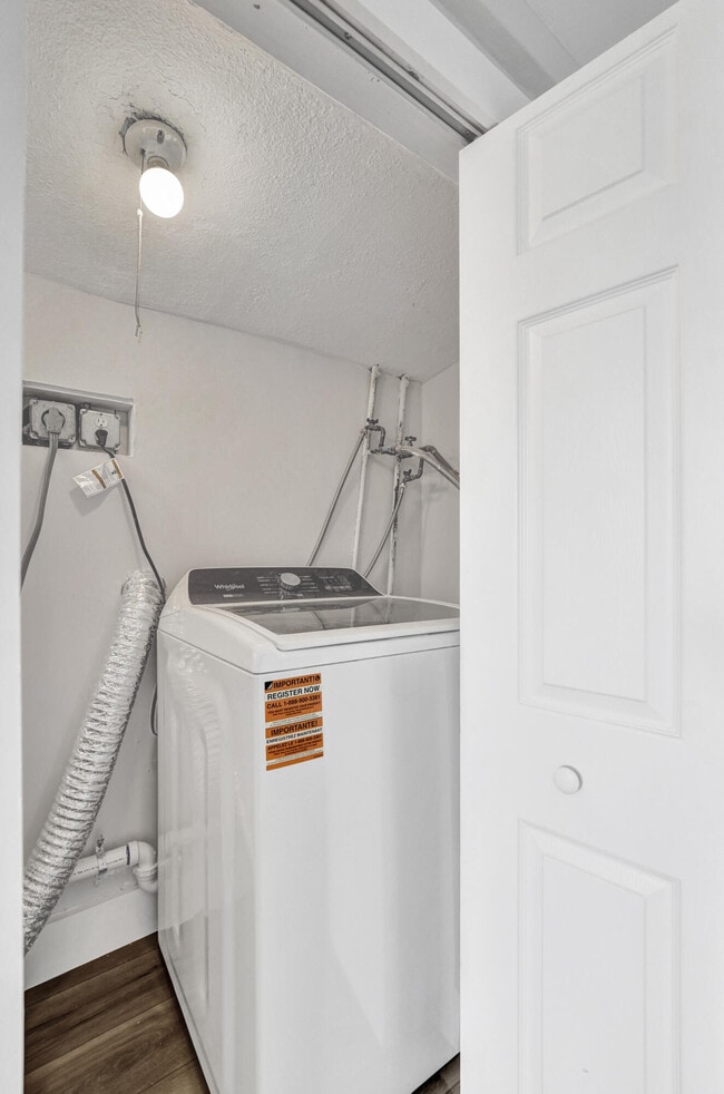Building Photo - 5601 SW 36th Ct
