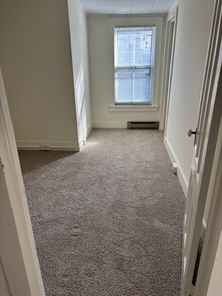 Building Photo - 16 Kinderhook St