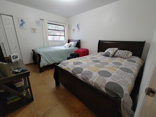 Building Photo - 1901 NW S River Dr