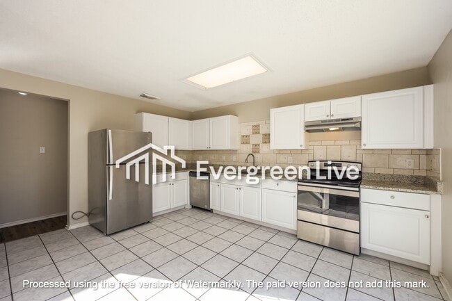 Building Photo - 6015 Encanto Point Dr