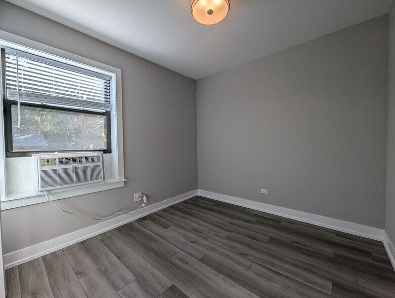 Building Photo - 3902 N Janssen Ave