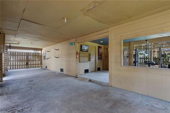 Building Photo - 3113 Bayou View Dr