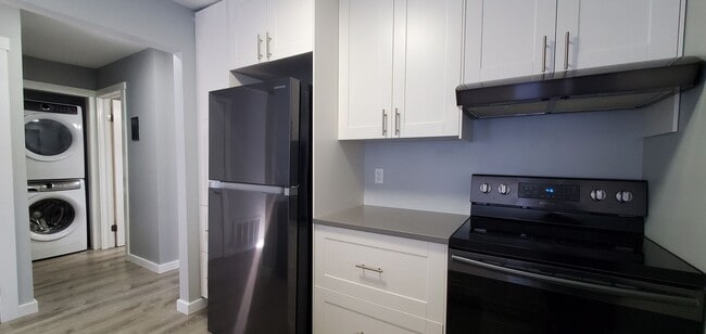 Building Photo - Beautifully Upgraded 1-Bedroom Condo in Do...