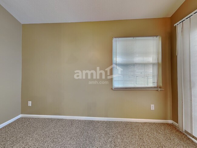 Building Photo - 123 Shaw Rd