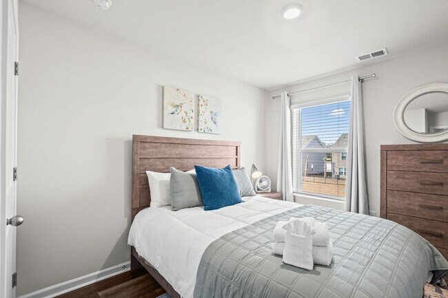 Building Photo - All Inclusive Seasonal Rental Available January 5-March 31st.