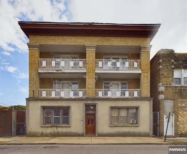 Building Photo - 413 Dodd St