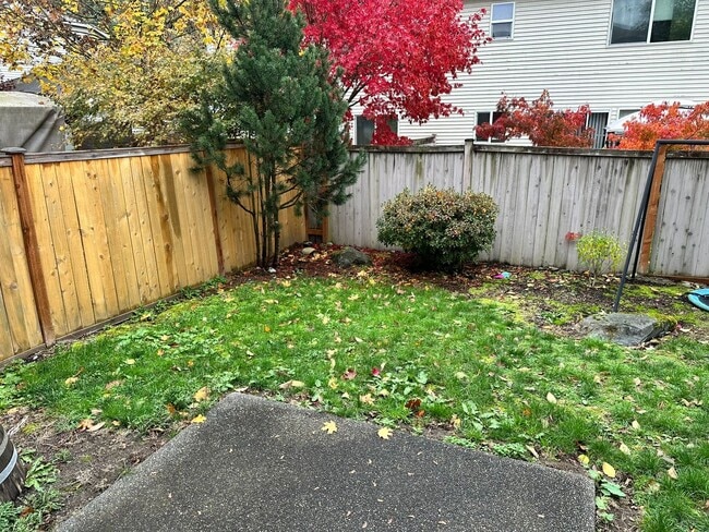 Building Photo - 2Bd/2.5Ba Maple Valley Townhouse