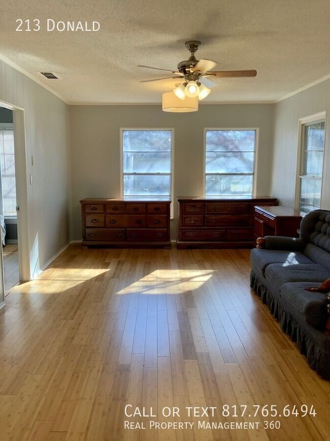 Building Photo - 213 Donald-