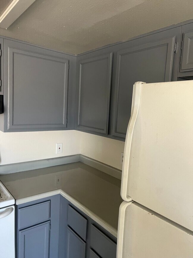 Building Photo - 2 Bedroom 2 Bath Craig & Nellis