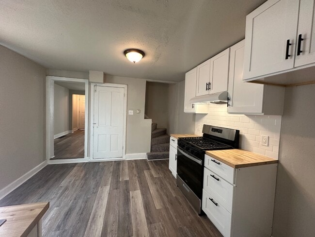 Building Photo - 1732 Ferry Ave