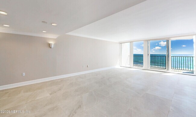 Building Photo - 2100 Ocean Dr S