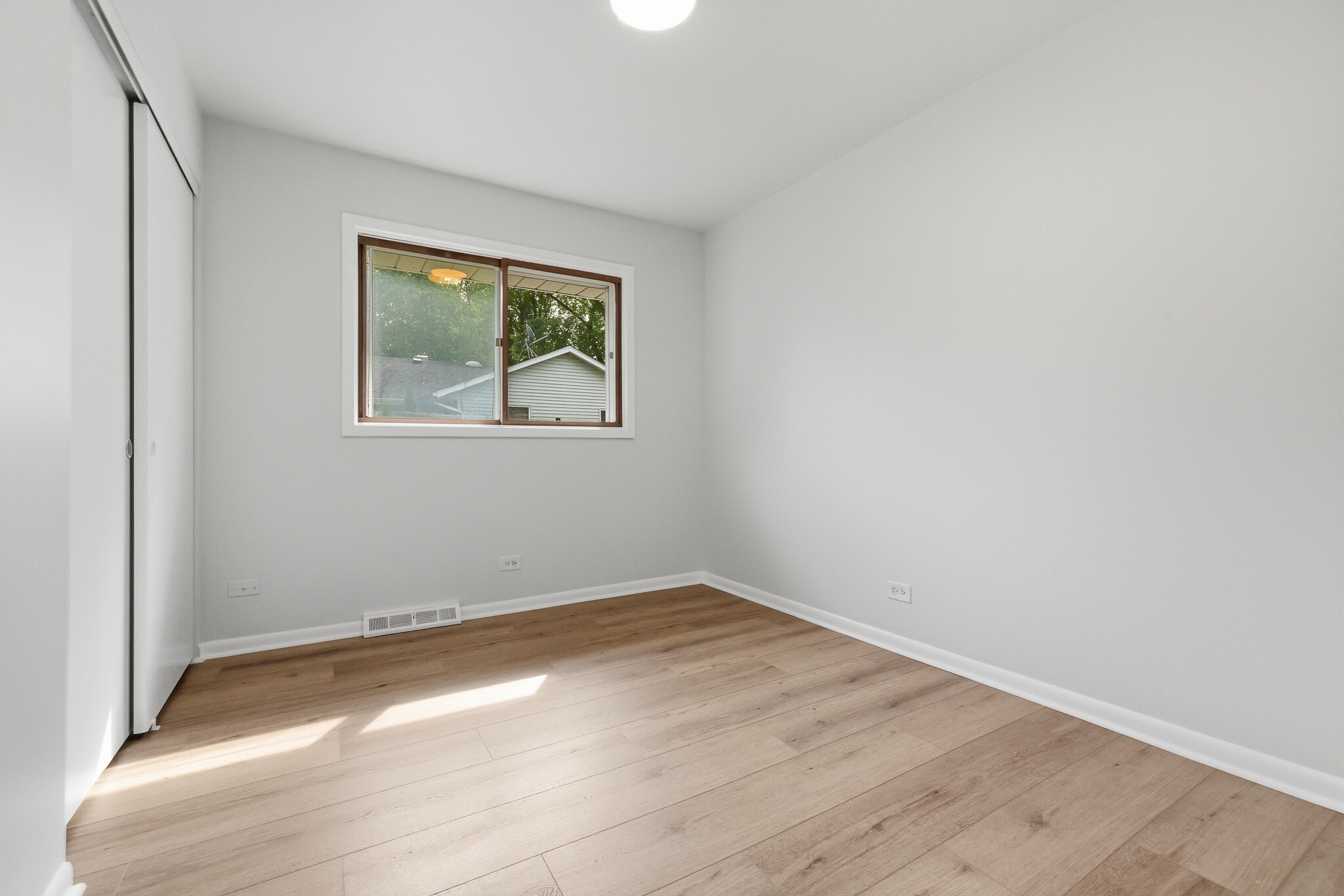 Building Photo - 849 Pear Tree Ln