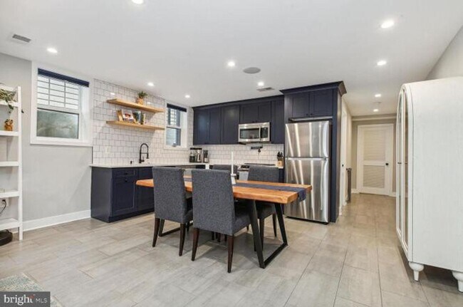 Building Photo - Available Now! Two Bed // Two Bath in Ecki...