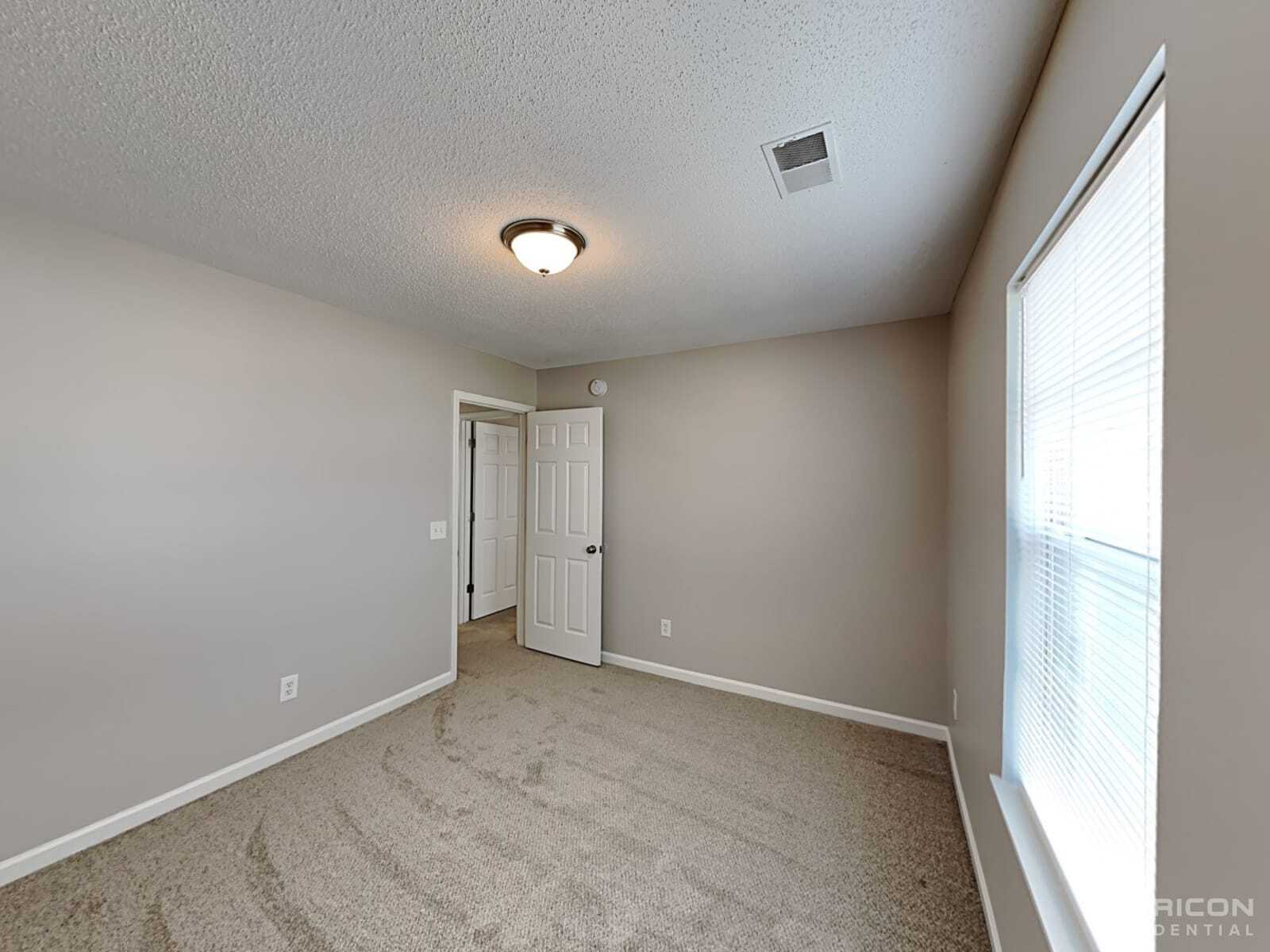 Building Photo - 204 Fox Grove Cir