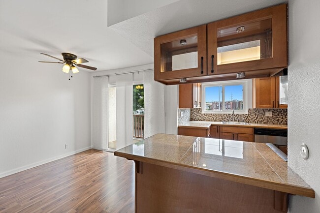 Building Photo - 5430 Linda Vista Rd