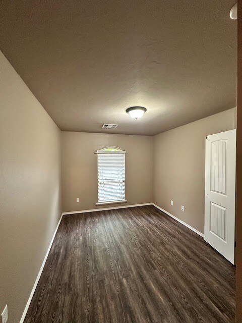 Building Photo - 2316 Golden Ln