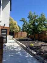 Building Photo - 2447 Alameda de las Pulgas