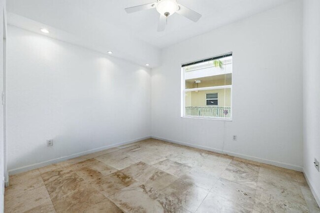 Building Photo - 1640 Presidential Way