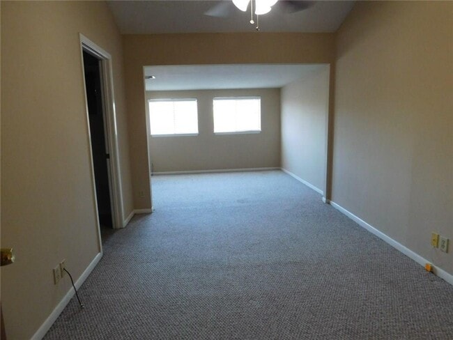Building Photo - 2725 Santa Fe Unit B - 2/Bed 2.5/Bath - $1300/month