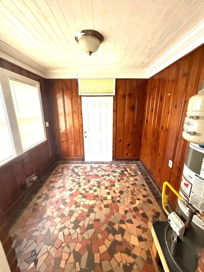 Building Photo - ** 3 Bed 1 Bath located in Cloverdale ** Call 334-366-9198 to schedule a self tour